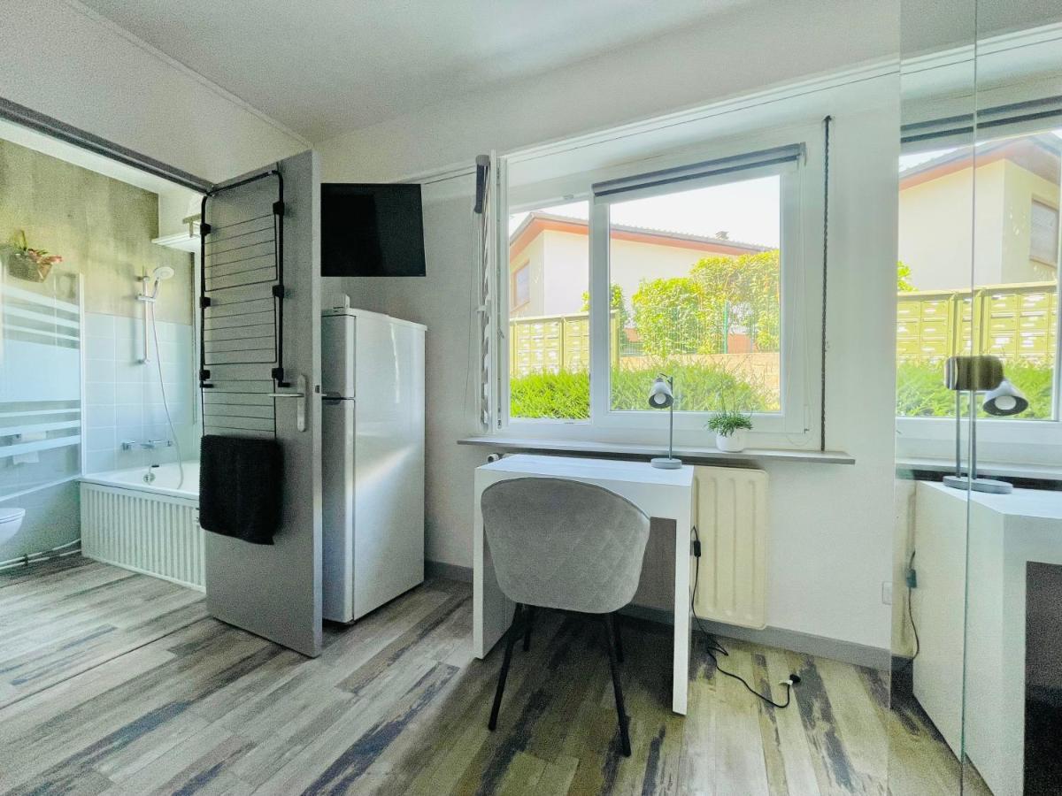Apartment Dnn: Stylish With Free Wifi And Parking Near Basel